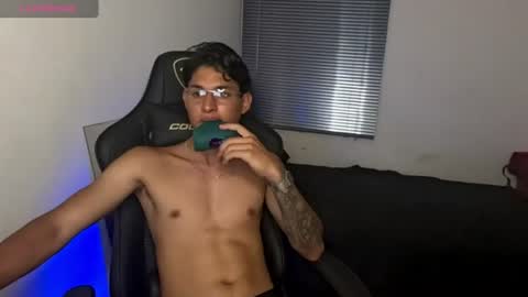 Snapshot of soy_samuel11 chatting on June 22, 1:40 am soy_samuel11 online show from June 22, 1:40 am