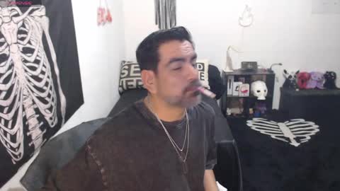 Snapshot of soyelcarlitos chatting on June 4, 7:47 am El Carlitos online show from June 4, 7:47 am