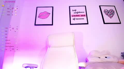 Juliana online show from March 5, 9:15 pm