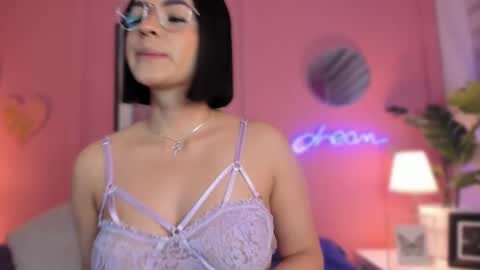 Snapshot of soysaraa_ chatting on February 27, 5:02 am Aleja online show from February 27, 5:02 am