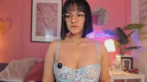 Snapshot of soysaraa_ chatting on September 18, 6:04 am Aleja online show from September 18, 6:04 am