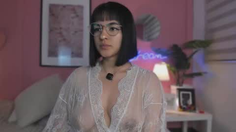 Snapshot of soysaraa_ chatting on October 7, 5:48 am Aleja online show from October 7, 5:48 am