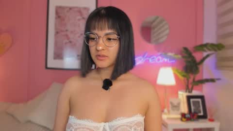 Snapshot of soysaraa_ chatting on October 10, 6:01 am Aleja online show from October 10, 6:01 am