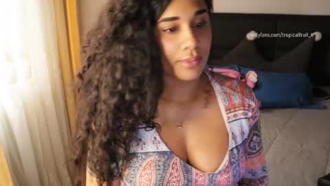 Snapshot of soytropicalfruit chatting on January 6, 9:18 pm You want to talk to me more personal follow me in My Channel VIP 50 the discount online show from January 6, 9:18 pm