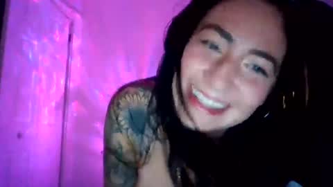 Spicywhitethangs online show from July 17, 6:20 am