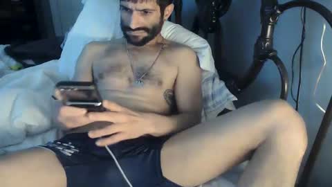 Snapshot of spacecase843 chatting on February 10, 7:47 am TrndSettrz online show from February 10, 7:47 am