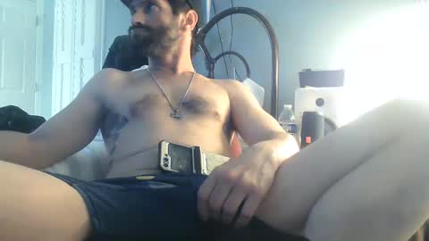 Snapshot of spacecase843 chatting on February 17, 12:10 am TrndSettrz online show from February 17, 12:10 am