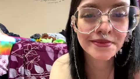 Snapshot of spaceyyybaby chatting on March 28, 11:37 pm Saturn online show from March 28, 11:37 pm