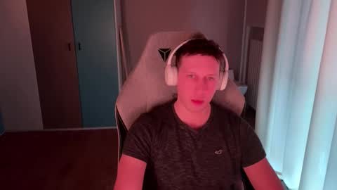 Snapshot of spaduzz chatting on March 22, 4:32 pm spaduzz online show from March 22, 4:32 pm