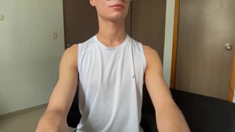 Snapshot of spaiseebuhnaanuh chatting on September 25, 7:50 pm Roger online show from September 25, 7:50 pm