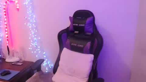 Tip 1 token  Follow me on instagram  Sparkle pinuppp online show from January 1, 2:42 pm