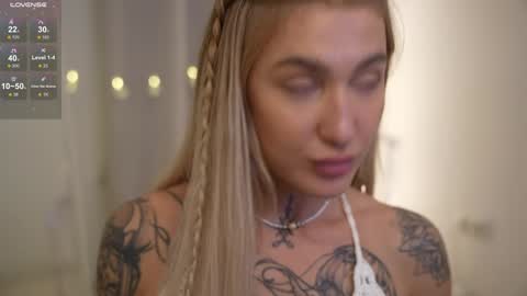 Snapshot of sparks__daisy chatting on December 20, 2:05 pm DAISY online show from December 20, 2:05 pm