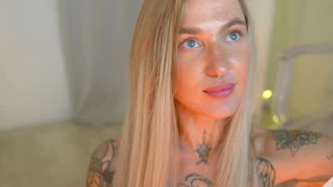 Snapshot of sparks__daisy chatting on December 21, 4:14 pm DAISY online show from December 21, 4:14 pm