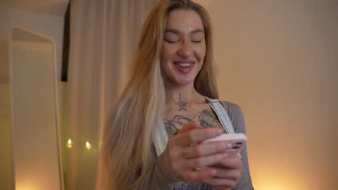 Snapshot of sparks__daisy chatting on January 15, 3:39 pm DAISY online show from January 15, 3:39 pm