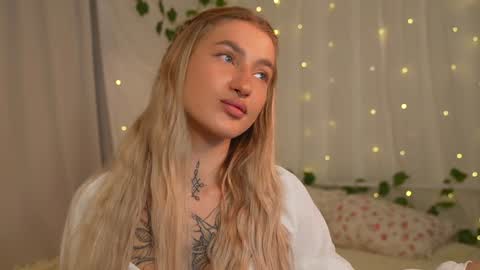 Snapshot of sparks__daisy chatting on January 23, 9:29 am DAISY online show from January 23, 9:29 am