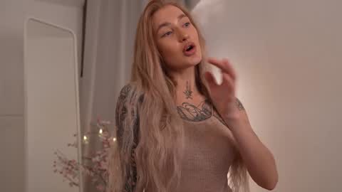 Snapshot of sparks__daisy chatting on February 1, 3:28 pm DAISY online show from February 1, 3:28 pm