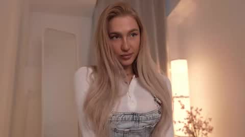 Snapshot of sparks__daisy chatting on February 18, 2:16 pm DAISY online show from February 18, 2:16 pm