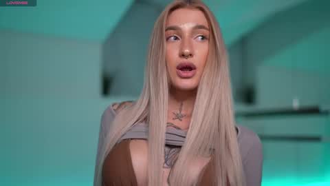 Snapshot of sparks__daisy chatting on February 22, 4:40 pm DAISY online show from February 22, 4:40 pm