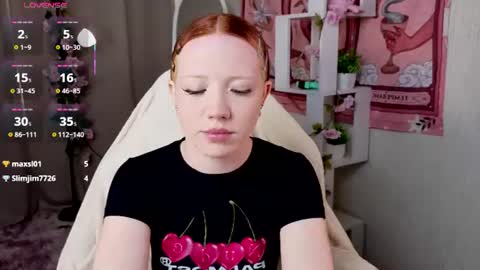 Snapshot of sparky_fox chatting on June 18, 12:33 am Nika online show from June 18, 12:33 am