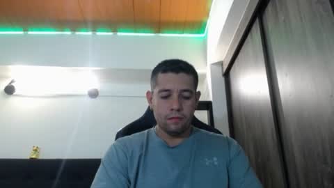 Snapshot of spartacus_cam chatting on July 17, 4:52 am online show from July 17, 4:52 am