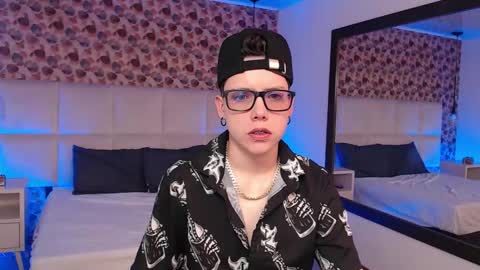 Snapshot of spencerm_ chatting on October 19, 4:29 pm spencerm_ online show from October 19, 4:29 pm