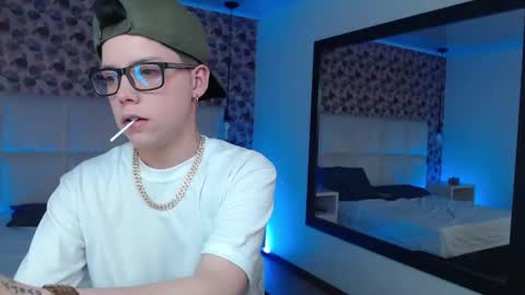 Snapshot of spencerm_ chatting on October 20, 7:47 pm spencerm_ online show from October 20, 7:47 pm