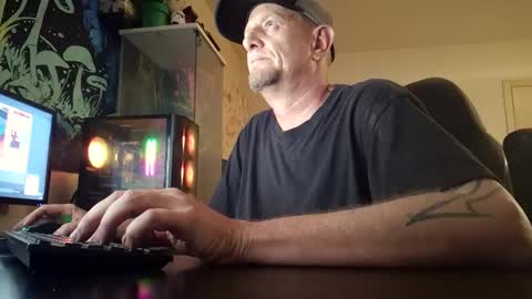 Snapshot of spicyfox420 chatting on October 8, 10:35 am SpicyFox420 online show from October 8, 10:35 am