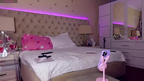 Alicia online show from April 2, 6:00 am