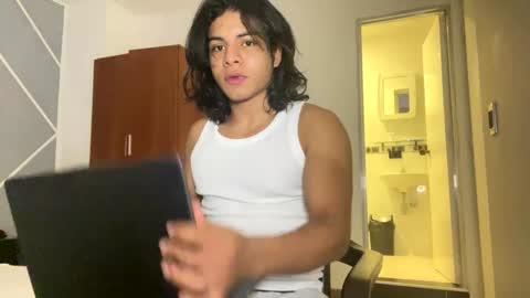 Snapshot of spideychill chatting on December 5, 10:01 am spideychill online show from December 5, 10:01 am