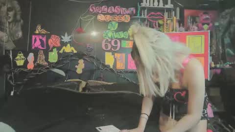 Snapshot of splashh_queen420 chatting on April 6, 1:47 am Daddy His Splash Queen online show from April 6, 1:47 am