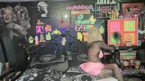 Snapshot of splashh_queen420 chatting on April 13, 3:12 am Daddy His Splash Queen online show from April 13, 3:12 am