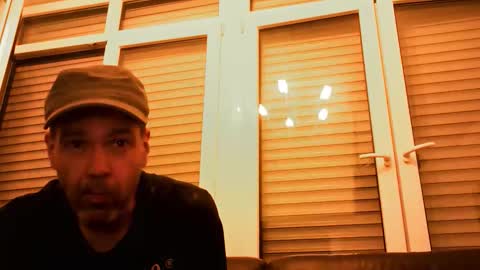 Snapshot of spliffray chatting on May 3, 11:33 pm spliffray online show from May 3, 11:33 pm
