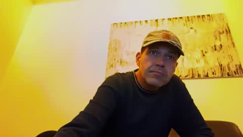 Snapshot of spliffray chatting on May 9, 10:37 pm spliffray online show from May 9, 10:37 pm