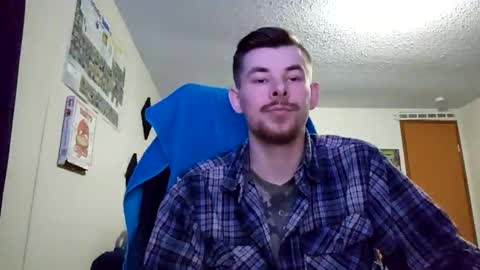 Snapshot of spreading24 chatting on December 13, 1:26 am Rawmen Nudeles online show from December 13, 1:26 am