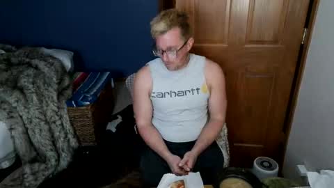 Snapshot of spun_redneck chatting on March 23, 12:47 am Spun Redneck online show from March 23, 12:47 am