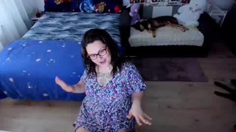 Snapshot of squirt_kimmm chatting on November 28, 10:29 am Kim online show from November 28, 10:29 am