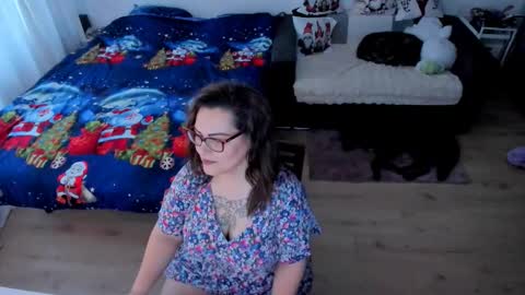 Snapshot of squirt_kimmm chatting on December 4, 2:04 pm Kim online show from December 4, 2:04 pm