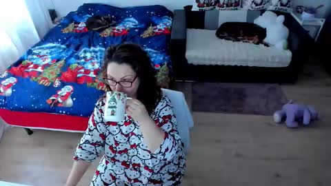 Snapshot of squirt_kimmm chatting on December 5, 9:40 am Kim online show from December 5, 9:40 am