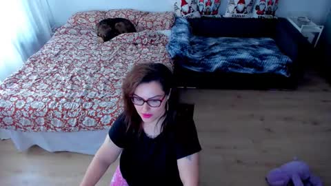 Snapshot of squirt_kimmm chatting on December 16, 9:25 am Kim online show from December 16, 9:25 am