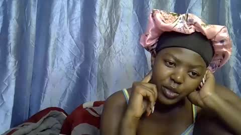 Snapshot of squirt_quueen chatting on February 15, 12:40 am squirt_quueen online show from February 15, 12:40 am