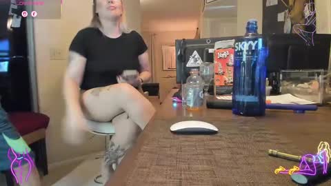 Snapshot of squirt_vip_room chatting on September 27, 3:44 am Roxy Day  Mossimo Knight online show from September 27, 3:44 am