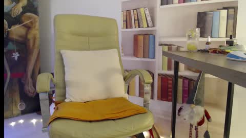 Female online show from January 12, 4:56 pm