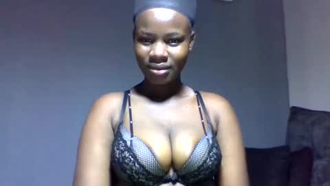 Snapshot of squiter_girlie chatting on January 8, 4:37 am Squiter online show from January 8, 4:37 am