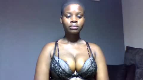 Snapshot of squiter_girlie chatting on January 9, 6:10 pm Squiter online show from January 9, 6:10 pm