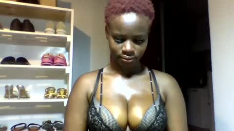 Snapshot of squiter_girlie chatting on February 27, 5:46 pm Squiter online show from February 27, 5:46 pm