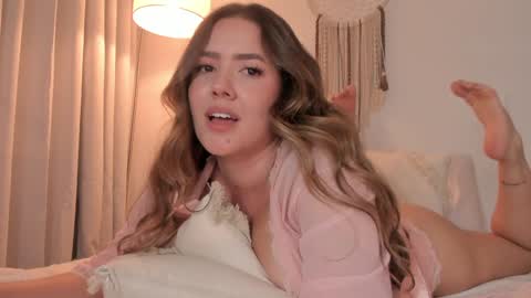 Snapshot of srta__sophie chatting on January 30, 3:44 am Sophie 3 online show from January 30, 3:44 am