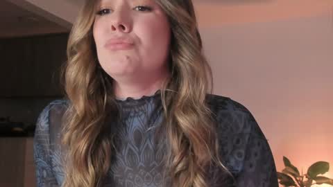 Snapshot of srta__sophie chatting on February 3, 11:47 pm Sophie 3 online show from February 3, 11:47 pm