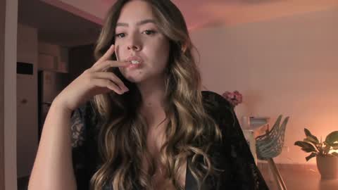 Snapshot of srta__sophie chatting on February 4, 11:59 pm Sophie 3 online show from February 4, 11:59 pm