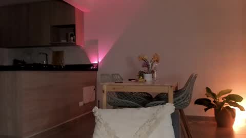 Snapshot of srta__sophie chatting on March 2, 1:58 am Sophie 3 online show from March 2, 1:58 am