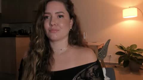 Snapshot of srta__sophie chatting on October 27, 12:04 am Sophie 3 online show from October 27, 12:04 am